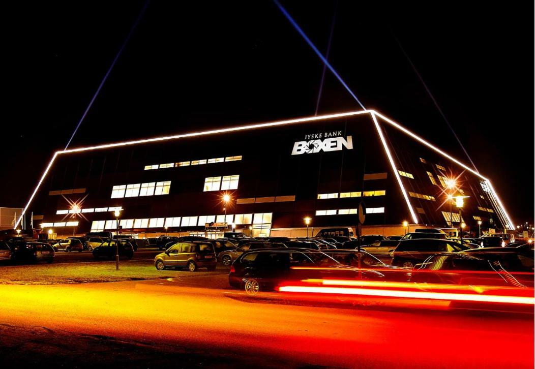 Special Offer,One Of Its Kind, Extremely Central In Herning, Danish Hosts, Extremely Clean, Very Quiet Street But A Stonethrough From Bars & Restaurants Apartamento Exterior foto